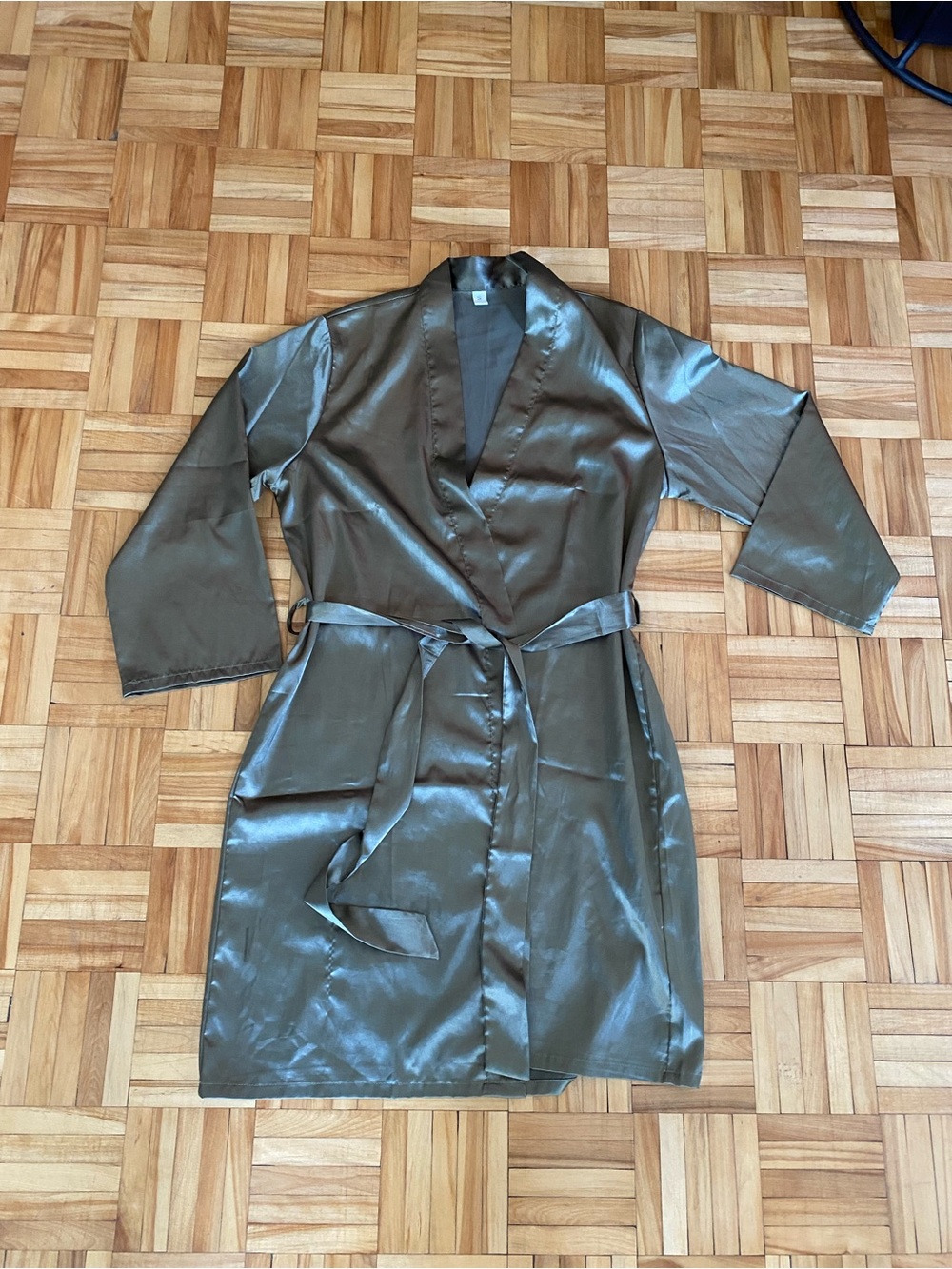 Satin kimono in Olive Green